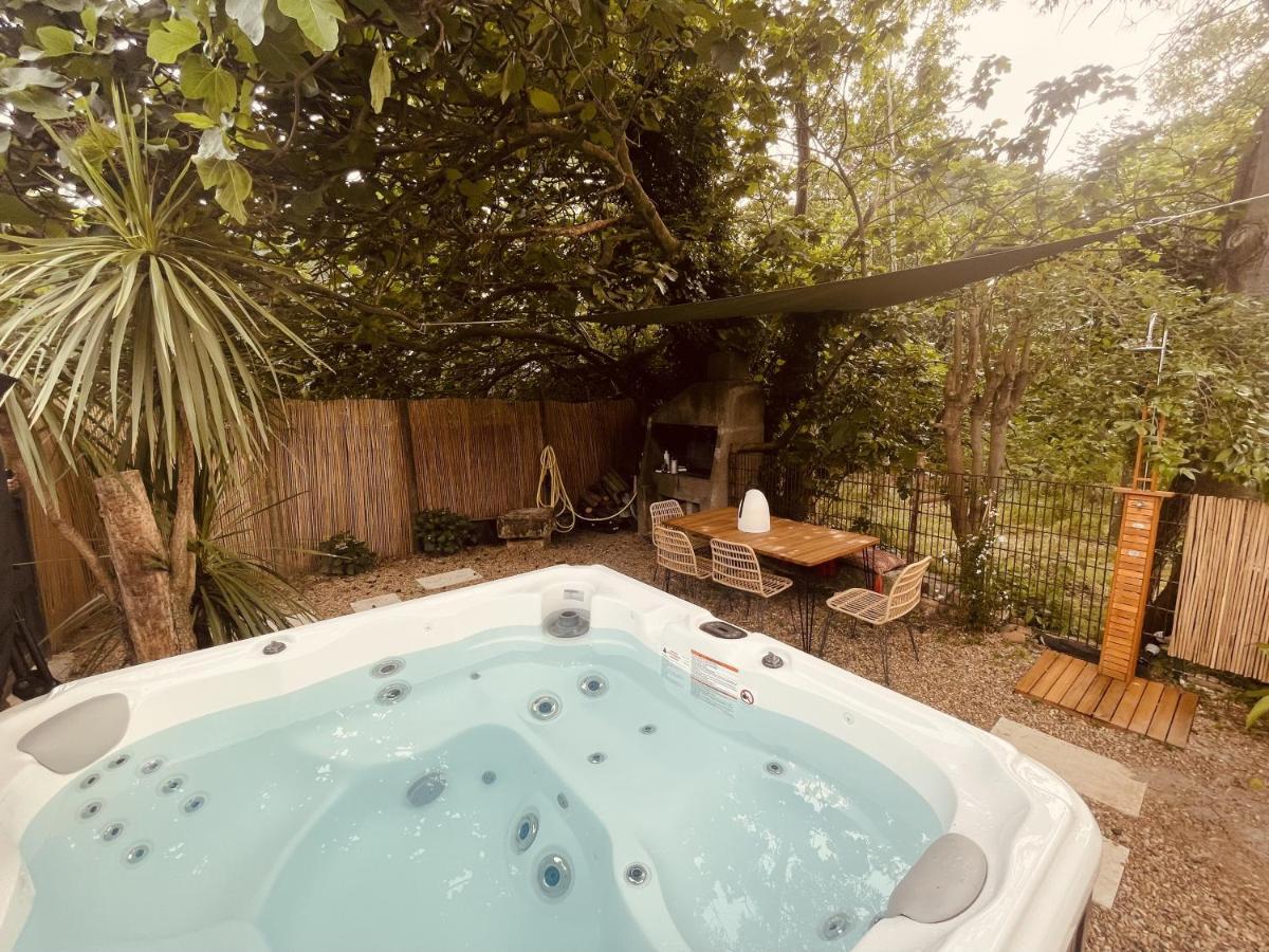 Maison Dans Les Arbres, Spa, Tennis, Parking نيم المظهر الخارجي الصورة