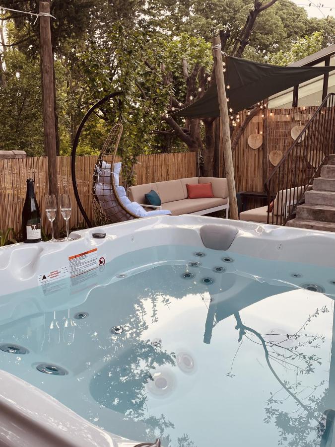 Maison Dans Les Arbres, Spa, Tennis, Parking نيم المظهر الخارجي الصورة